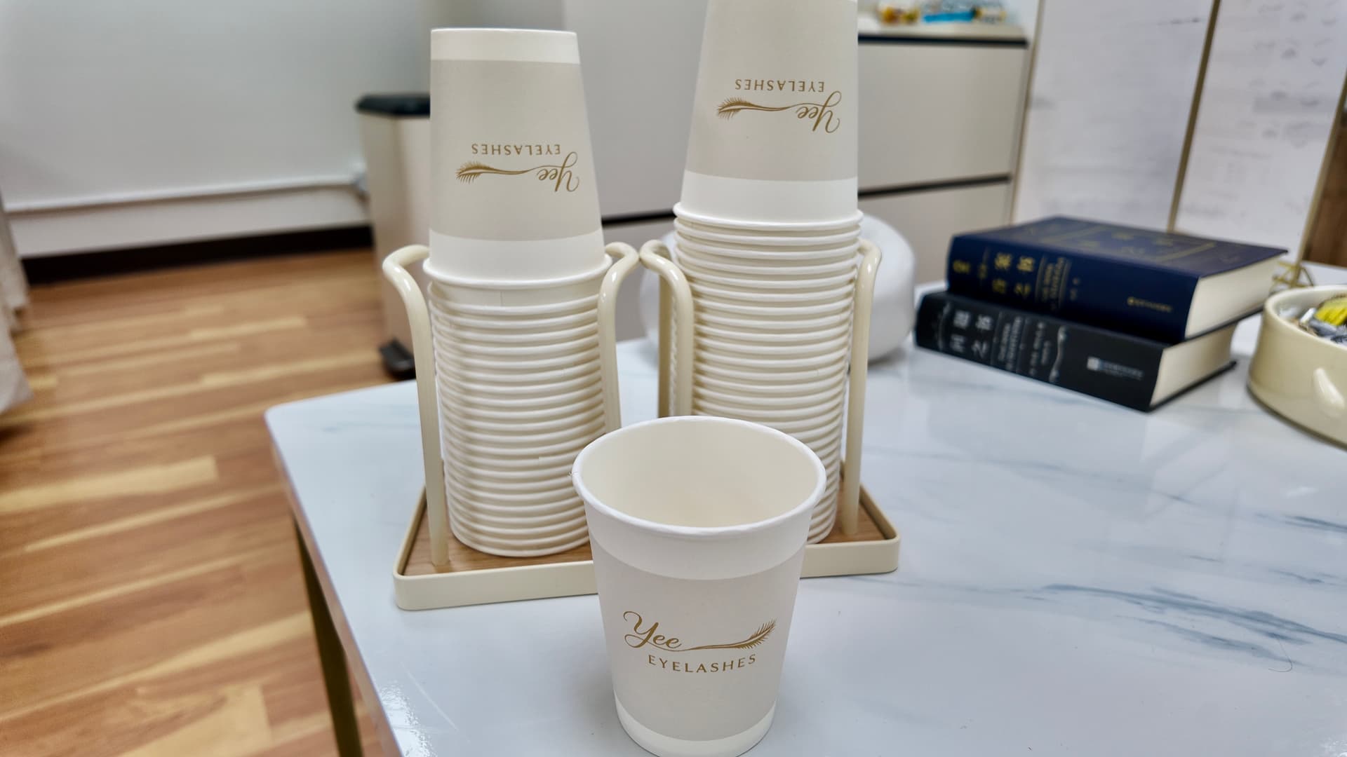 Yee Eyelashes branded cups