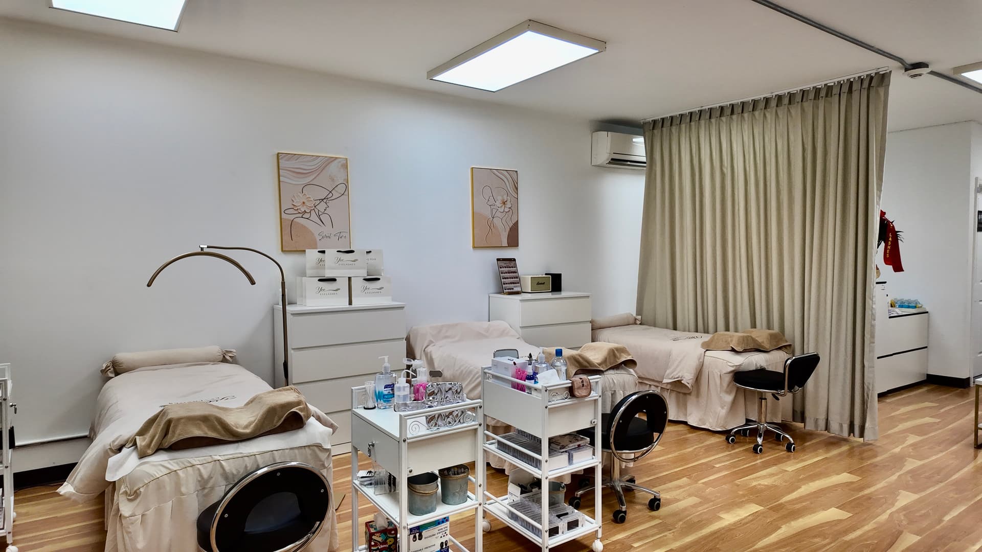 Yee Eyelashes treatment room