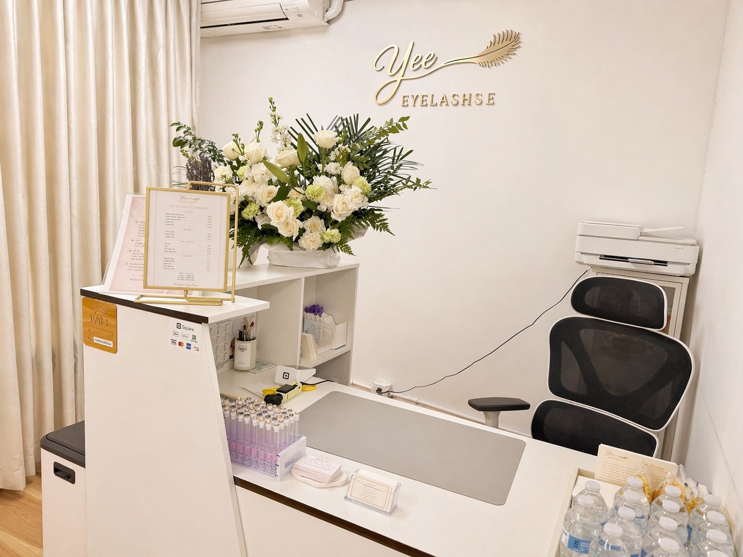 Yee Eyelashes front desk