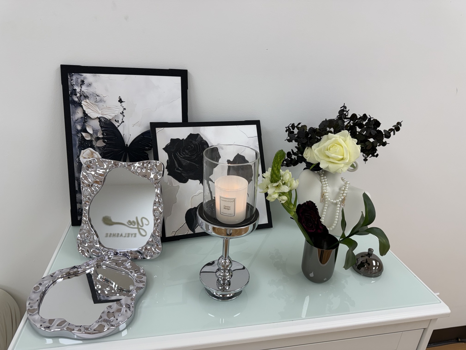 Yee Eyelashes floral display